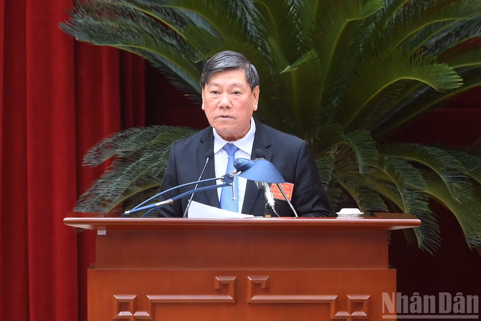 Le vice-président permanent de la Commission centrale d'inspection, Tran Van Ron, présente son intervention lors de la conférence. Photo : Dang Khoa/NDEL