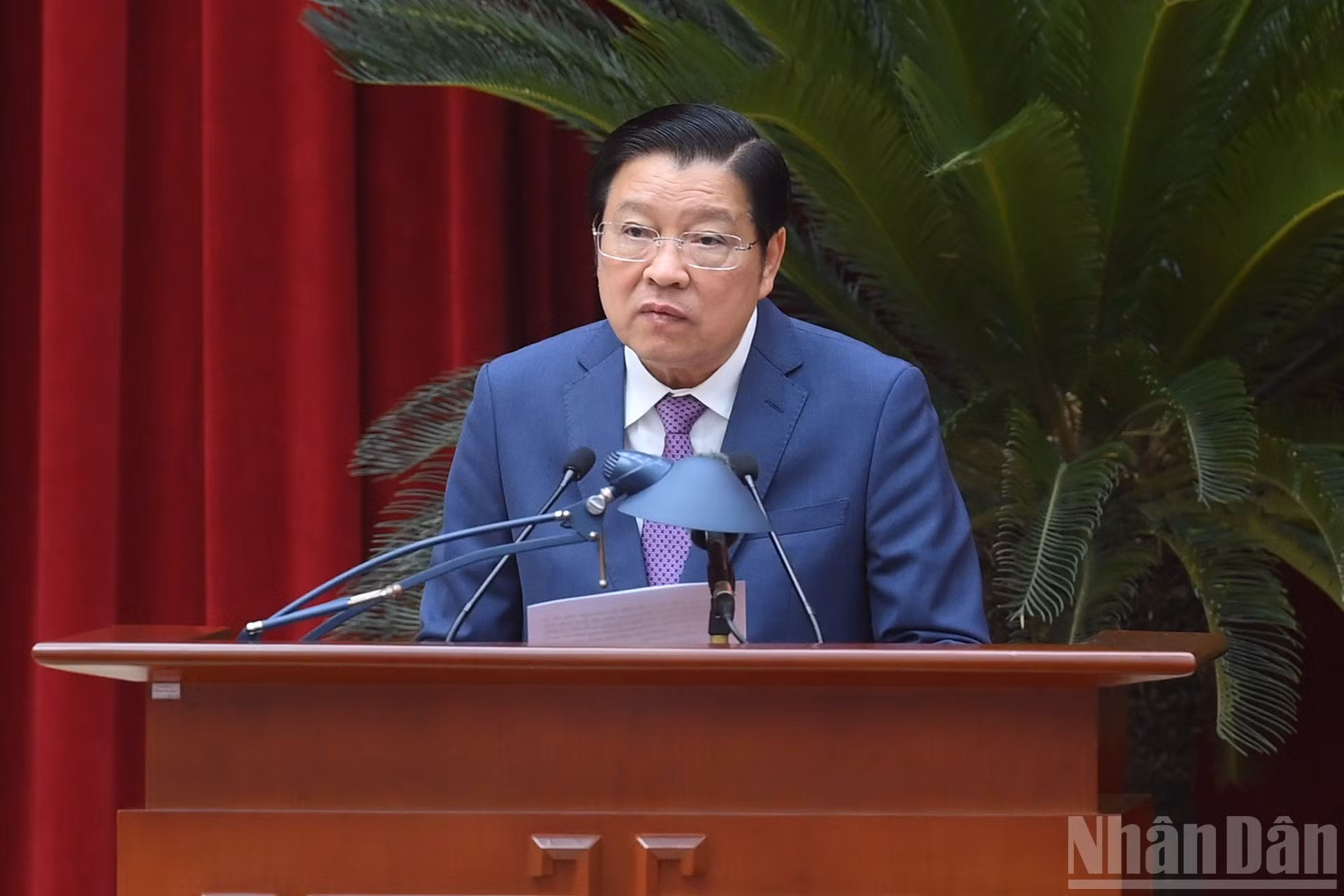 Le président de la Commission centrale des affaires intérieures, Phan Dinh Trac, prononce un discours lors de la conférence. Photo : Dang Khoa/NDEL