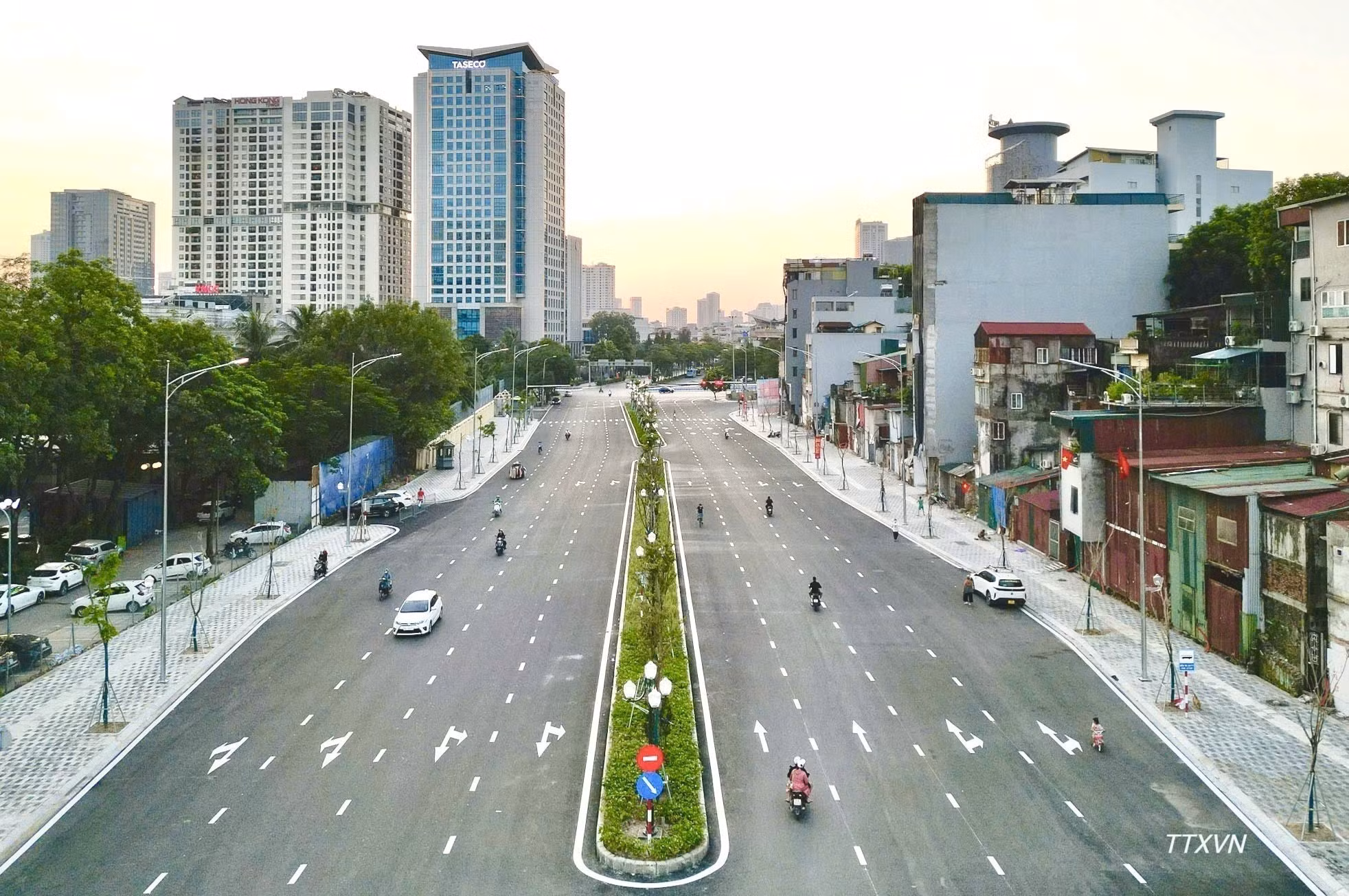 Le projet de construction du tronçon Hoang Cau – Voi Phuc (relevant du boulevard périphérique n°1) représente un investissement total de 7 210 milliards de dongs, financé par le budget municipal. Photo : VNA