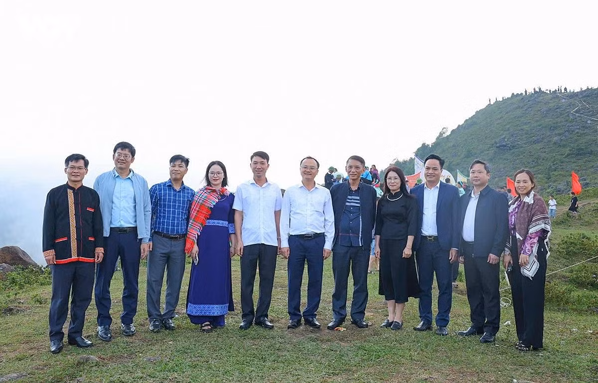 Les autorités locales envisagent de pérenniser la « Nuit de la lune de Cao Ly » à chaque pleine lune, en l’associant à la chasse aux nuages et à des spectacles d’art traditionnel. Photo : VOV