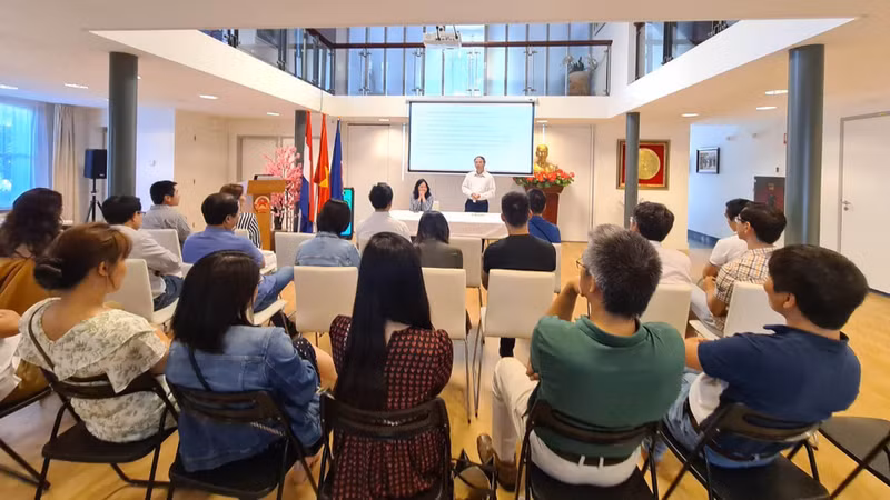 Les intellectuels vietnamiens aux Pays-Bas discutent de l’intelligence artificielle 