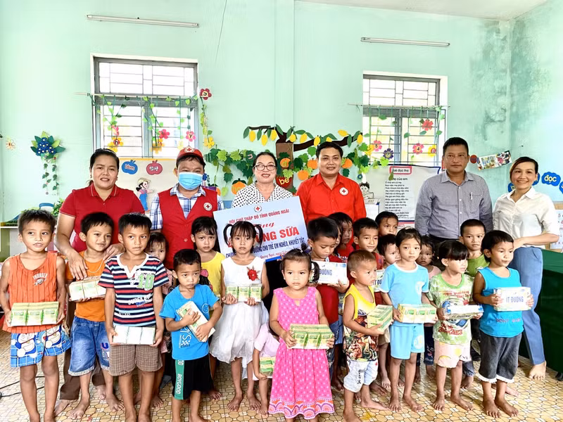 Children of Vietnam aide la province de Quang Ngai à réduire la malnutrition chez les enfants 