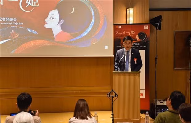 L'ambassadeur du Vietnam au Japon, Pham Quang Hiêu, prend la parole à la conférence de presse. Photo : VNA.