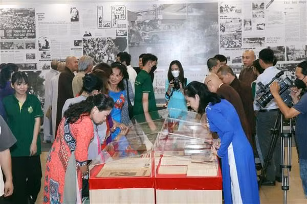 L'exposition se déroule au siège du journal Giac Ngô jusqu'au 7 juin. Photo : VNA.