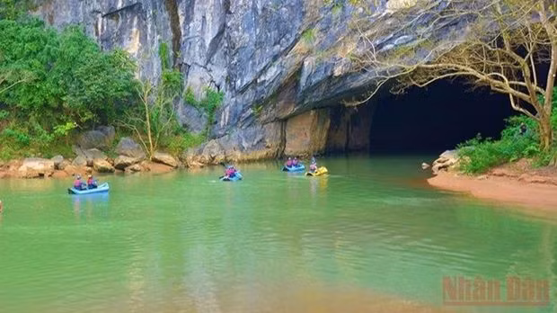 À l'entrée du parc national de Phong Nha-Ke Bang. Photo : nhandan.vn