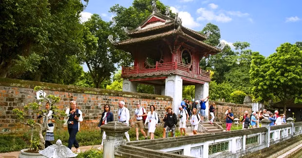 Le secteur touristique vietnamienne s'est fixé comme objectif d'accueillir 17 à 18 millions de visiteurs étrangers en 2024. Photo : VNA