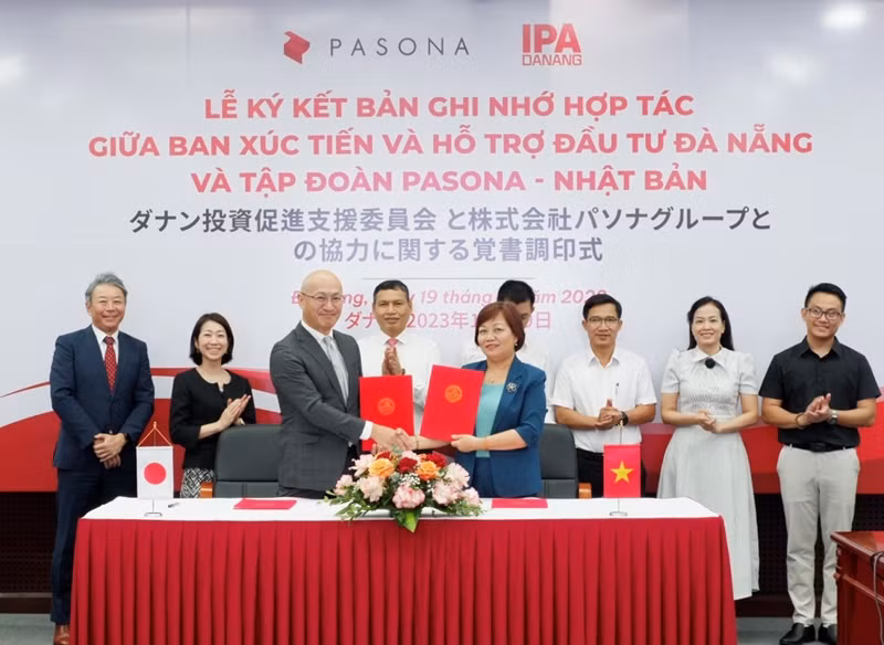 Lors de la cérémonie de signature de l’accord de coopération entre Dà Nang et le groupe Pasona.Photo: Baodanang 