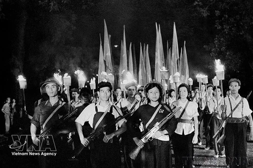 La jeunesse vietnamienne avance résolument sous le drapeau du Parti
