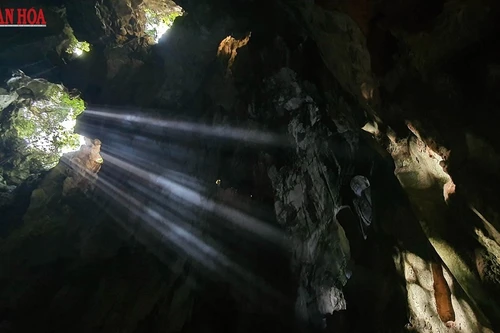 Les « ma nhai » du site classé de Ngu Hanh Son, à Da Nang, constituent un ensemble exceptionnel de 78 inscriptions en caractères Han et Nom.