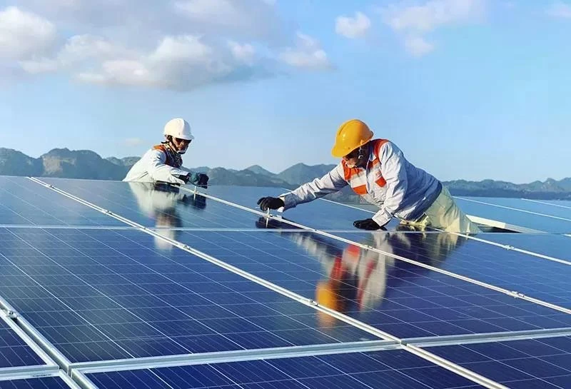 Le Vietnam mise fortement sur l'énergie solaire et éolienne pour réaliser ses objectifs de transition énergétique et renforcer sa résilience au changement climatique.