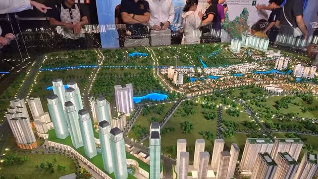 Paysage le long du boulevard Thang Long. Le plan directeur repose sur un modèle urbain qualifié de «multi-niveaux, multi-couches, multi-pôles et multi-centres. Photo: VNA 