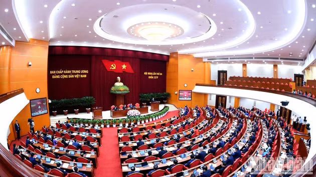 Vue d’ensemble de la deuxième journée de travail du 3e Plénum du Comité central du Parti communiste vietnamien. Photo : NDEL.