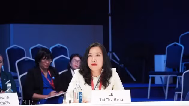 La vice-ministre vietnamienne des Affaires étrangères, Le Thi Thu Hang, s'exprime lors de la session. Photo : VNA. 