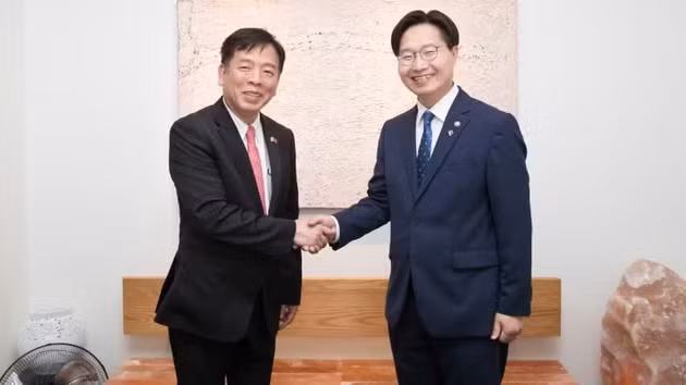 L’ambassadeur du Vietnam en République de Corée, Vu Ho, s’est entretenu avec Koo Huck Chae, premier vice-ministre des Sciences, des Technologies de l’information et de la Communication.