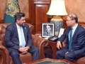 L'ambassadeur vietnamien au Pakistan Pham Anh Tuan (à droite), et le gouverneur de la province du Sindh, Kamran Khan Tesorri. Photo : Ambassade du Vietnam au Pakistan