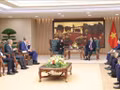 Le vice-Premier ministre Hô Quôc Dung reçoit Linda Tan, présidente de l'Association de l’industrie des semi-conducteurs d'Asie du Sud-Est. Photo: VNA