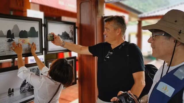Aller visiter le centre culturel flottant unique sur la baie de Ha Long ảnh 4