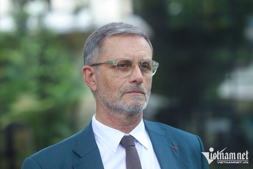 L'ambassadeur de France au Vietnam, Olivier Brochet. w-img-3362-2267.jpg