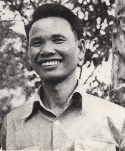 Le journaliste Xuan Thuy. Photo : Musée du Journalisme du Vietnam nha-bao-xuan-thuy-hoi-truong-hoi-nhung-nguoi-viet-bao-viet-nam-nam-1950.png