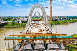 Le nouveau pont Duong dans la dernière ligne droite