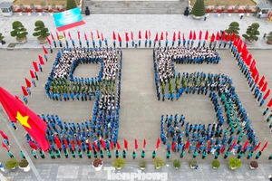Ce chiffre symbolique « 95 » est formé par près de 3 000 jeunes de la province de Nghe An.