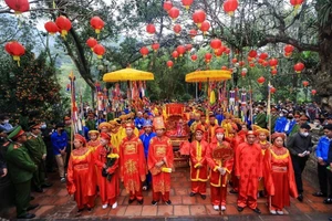 Les fêtes de Gióng des temples de Phu Dong et Sóc ont été inscrites en 2010 par l’UNESCO sur la Liste représentative du patrimoine culturel immatériel de l’humanité.