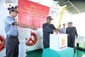 Au cœur du large, le bureau électoral a successivement organisé le vote à bord des navires suivants : CSB 6008, KN-419, KN-474, KN-461, KN-467, KN-405, KN-211, KN-263, KN-205, KN-270, KN-290, CSB-4031 et CSB-6011.