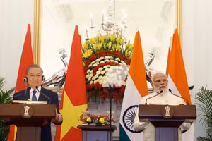 Le Premier ministre indien Narendra Modi et le secrétaire général du PCV et président vietnamien To Lam (gauche). Photo : VNA.