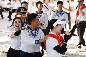  Les chants du large rapprochent le continent de Truong Sa. Photo : hanoimoi.