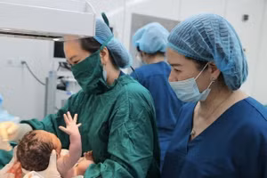 Le 2e site de l’Hôpital central de gynécologie-obstétrique, une fois opérationnel, contribuera non seulement à réduire la surcharge du premier site, mais aussi à permettre à l’hôpital de développer davantage de techniques spécialisées et de services médicaux de haute qualité. Photo : VNA.