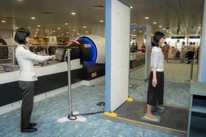 Système de contrôle intelligent : un passage de sûreté en quelques secondes à l’aéroport de Noi Bai