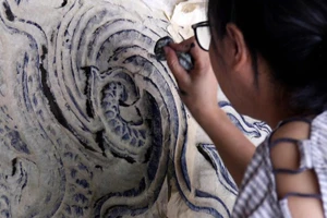 Des stèles aux empreintes : le patrimoine vietnamien au service de la création contemporaine