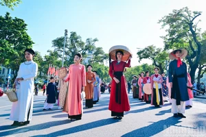 La Journée Viêt phục “Bac Hoa Bô Hành” offre une reconstitution vivante de l’ensemble des costumes traditionnels vietnamiens.
