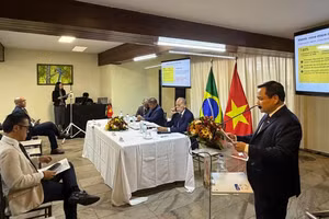 L’ambassadeur Bui Van Nghi s’exprime lors de l’événement. Photo : Ambassade du Vietnam au Brésil. Photo : Ambassade du Vietnam au Brésil.