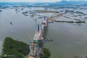 Le pont reliant l’autoroute Ben Luc – Long Thanh au port de Cai Mep bientôt achevé