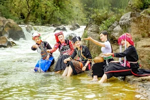 Des jeunes filles Thai noires à Phieng Loi. Photo : Vnexpress.