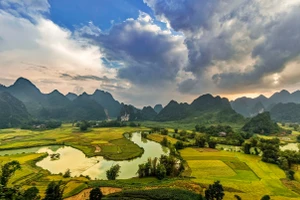 Avec son paysage magnifique et original, le géoparc mondial de Non Nuoc permet à Cao Bang de développer son tourisme. Photo : TNO.