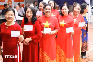 Des électrices du quartier de Hoa Lu, province de Ninh Binh (au Nord du Vietnam). Photo : VNA.
