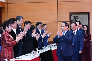 Le PM Pham Minh Chinh adresse ses vœux à des figures de la culture, des sports et du tourisme 