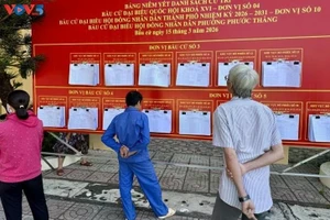 Un calendrier électoral destiné aux citoyens en mission en mer à Hô Chi Minh-Ville, à l'approche du scrutin législatif. Photo : VOV.