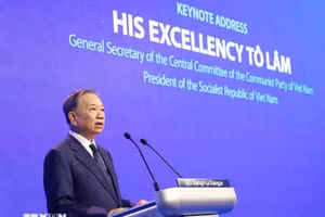 Le secrétaire général du Parti et président de la République, Tô Lâm, s'exprime à la 23e édition du Dialogue de Shangri-La. (Photo : VNA)
