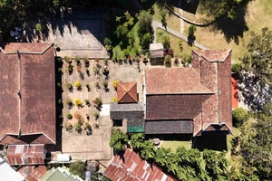 Construite dans les années 1960, la pagode Lam Ty Ni a traversé les décennies tout en conservant son organisation architecturale traditionnelle, avec ses toitures en tuiles… Photo : Bao An.