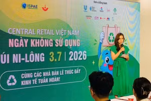Le lancement de la campagne « Journée sans sacs plastiques au Vietnam ». (Photo : NDEL)