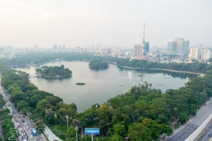 Les espaces verts du parc Thong Nhat à Hanoi, capitale vietnamienne, contribuent à purifier et à réguler le climat et à préserver le rythme naturel de la ville. Photo : VNA.