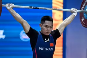 L'haltérophile K'Dương remporte la médaille de bronze dans la catégorie des 60 kg hommes lors de ce tournoi. Photo : DEEPBLUEMEDIA/IWF.
