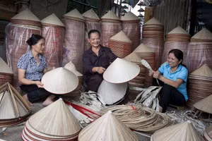 Chapeaux coniques du village de Chuong 