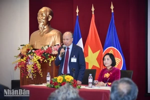 La vice-présidente de l'Assemblée nationale Nguyen Thi Thanh impressionnée par la communauté vietnamienne en France