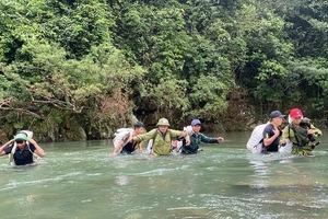 L'empreinte « d'acier » des soldats qui protègent la forêt de Pu Mat au cœur de la jungle