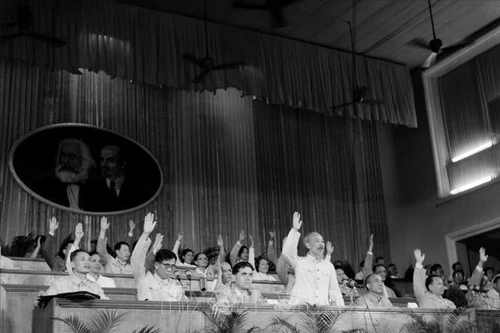 Le Président Hô Chi Minh lors du IIIe Congrès national du PCV en 1960. Photo d'archives : VNA.