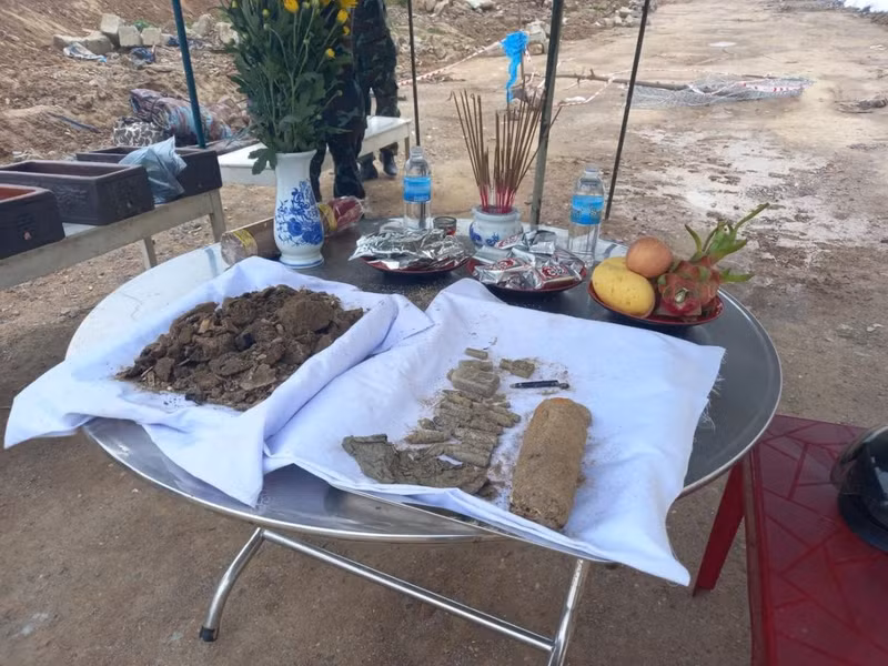 Des objets retrouvés à la citadelle de Dien Khanh, province de Khanh Hoa.